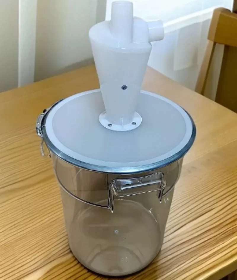 Small cyclone separator dust collection bucket dust recovery device