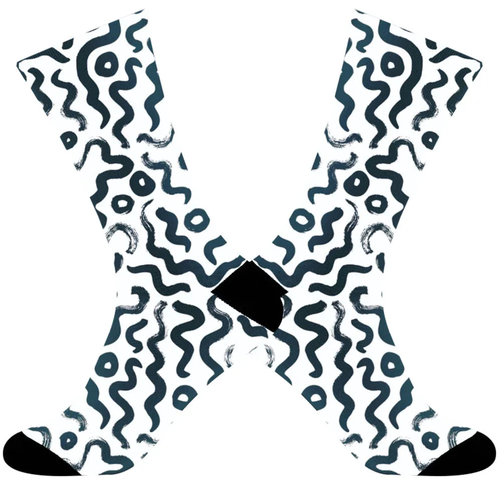 2025 Nuovo materiale traspirante in seta di ghiaccio, raffreddamento sportivo senza piedi attaccati, calzini dipinti con spray forniscono un'esperienza fantastica.