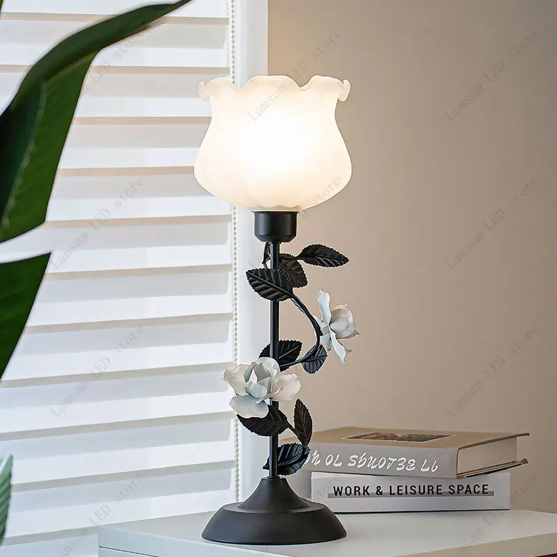 LED-Blumenlampe, AC oder DC-betrieben, dreifarbig, pastoral, dekorative Blumen-Schreibtischleuchte für Schlafzimmer, Wohnzimmer, Arbeitszimmer, Kinderzimmer