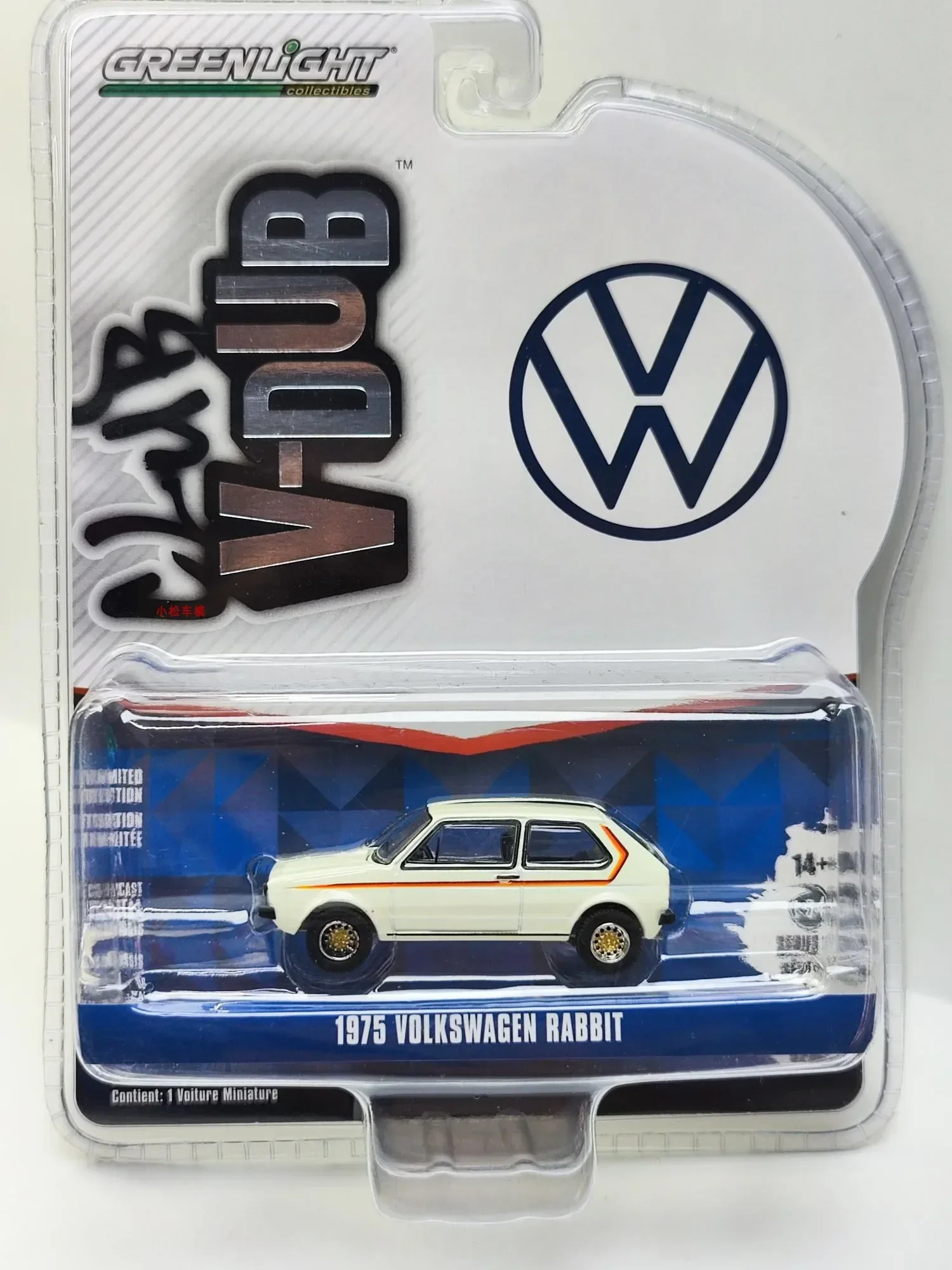 

GreenLight 1:64 1975 Volkswagen Rabbit with Custom Stripe Pink White Diecast Metal Alloy Model Car Toys For Gift Collection