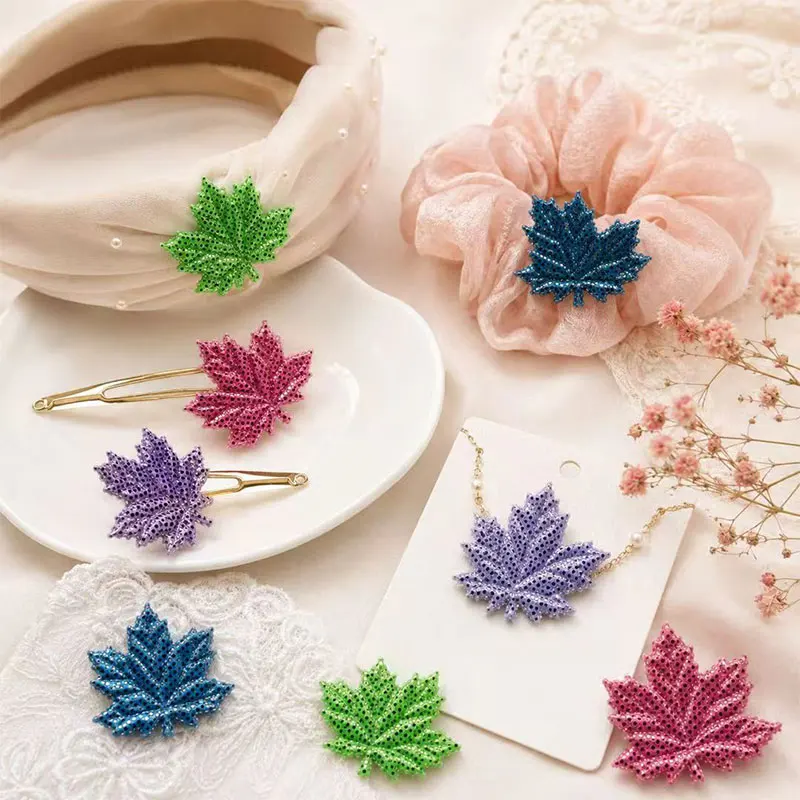100 Stück 2 cm glänzende, glatte Ahornblatt-Applikationen, DIY-Haarspangen, Schmetterlingsknoten-Dekorationen, Haarklammern, Kleidungszubehör – Detail 1