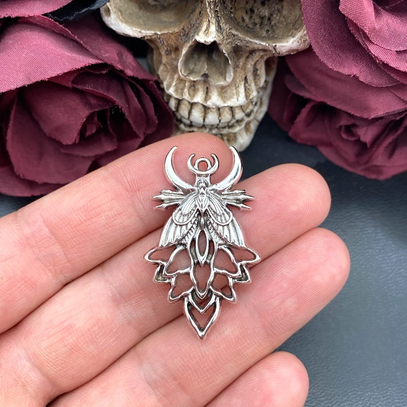 4 Stück 42*25mm Goth Luna Moth Charm Halbmond-Motten-Anhänger Designer-Charms für Schmuckherstellung DIY Schmuckzubehör – Detail 2