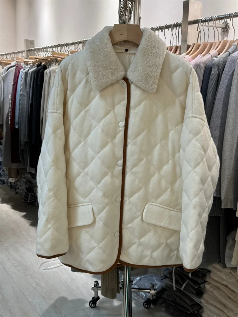 Winter Lambs wool Collar Diamond Quilted Cashmere White Goose Down Jacket Casual Loose Coat Women's Clothing