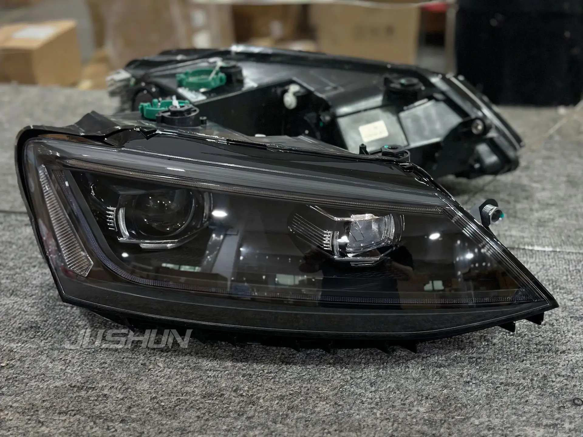 

Suitable for12-18Volkswagen Jetta headlight assembly modification scan LED daytime running lights flowing turn signal lens light