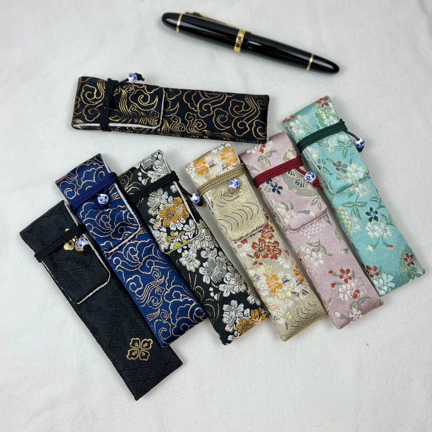 

Chinese style damask pen case single pen bag pen bag with belt, portable reverse scraping bag