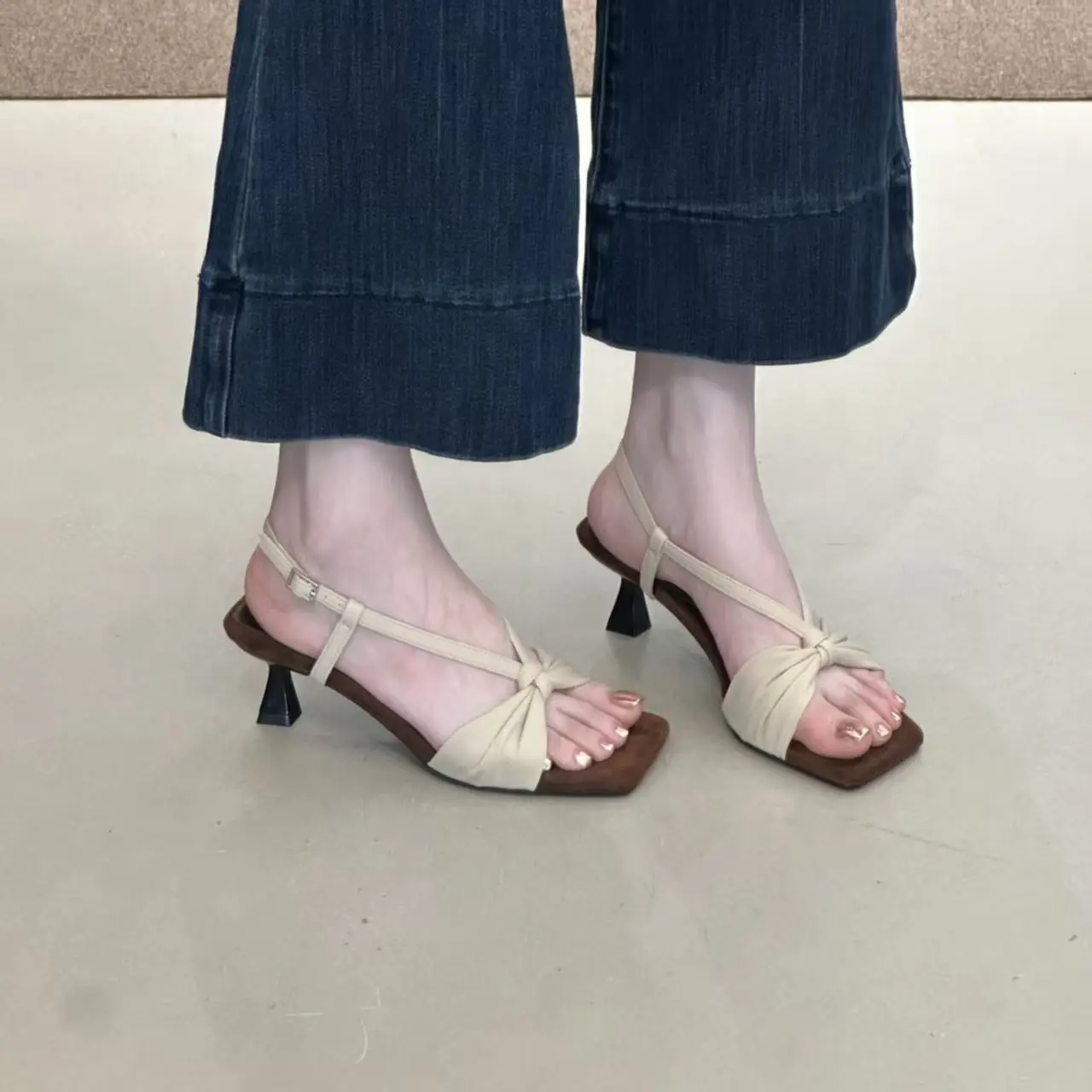 

2026 New Sexy French Design Sensual Thin Heel Open-Toe Summer Roman Shoes Women's High Heel Square Head Buckle Strap Sandals