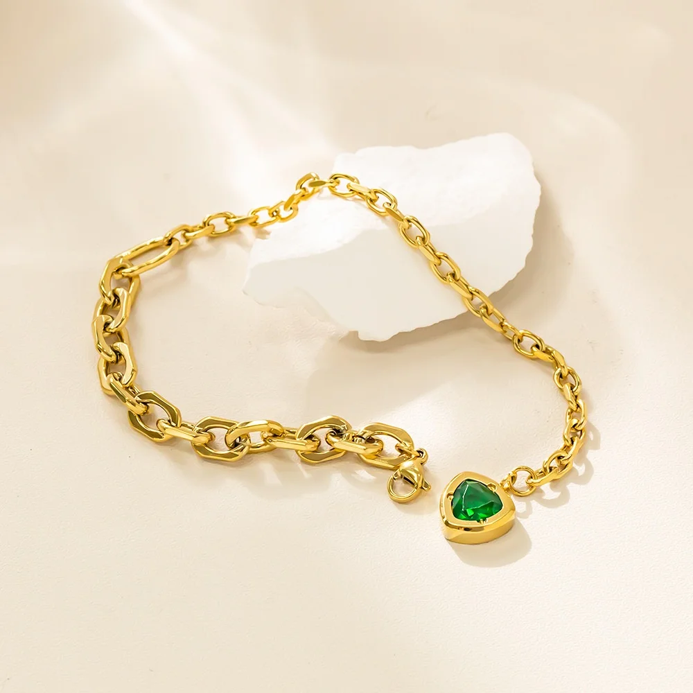 

2026 New Trendy Titanium Steel Cuban Link Chain Bracelet With Heart Emerald Charm Pendant Waterproof Unisex Women Hand Jewelry