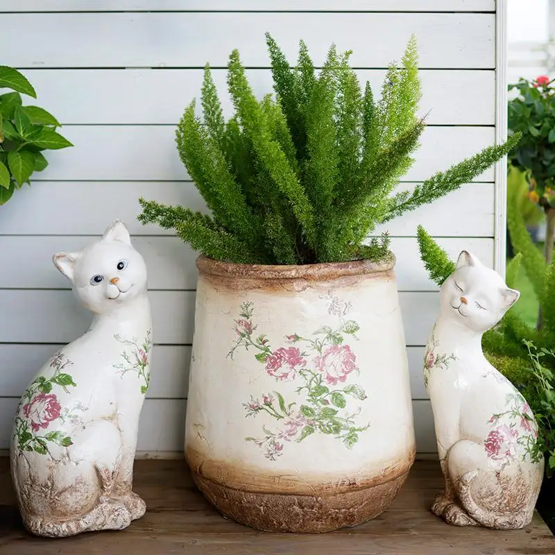 Cat figurine decor for villas, gardens, b&bs, balconies, and terraces - planter artwork - vintage style