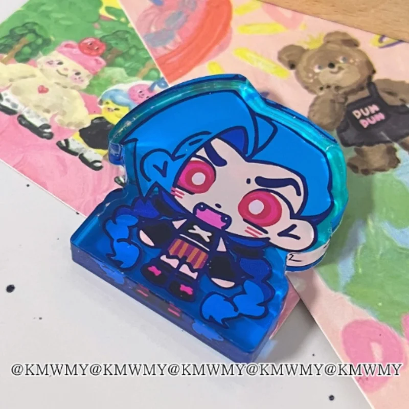 새로운 핫 Arcane 스탠드 아크릴 벽돌 그림 디스플레이 애니메이션 상품 컬렉션 데스크 장식 장식품 Accesorios Caitlyn 장난감 모델