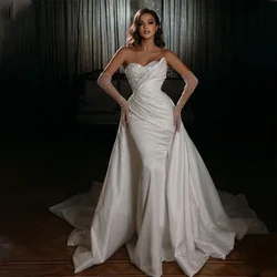 Abiti da sposa con perline di paillettes senza spalline alla moda Abiti da sirena con pieghe senza maniche bianchi Abiti da sposa eleganti con strascico