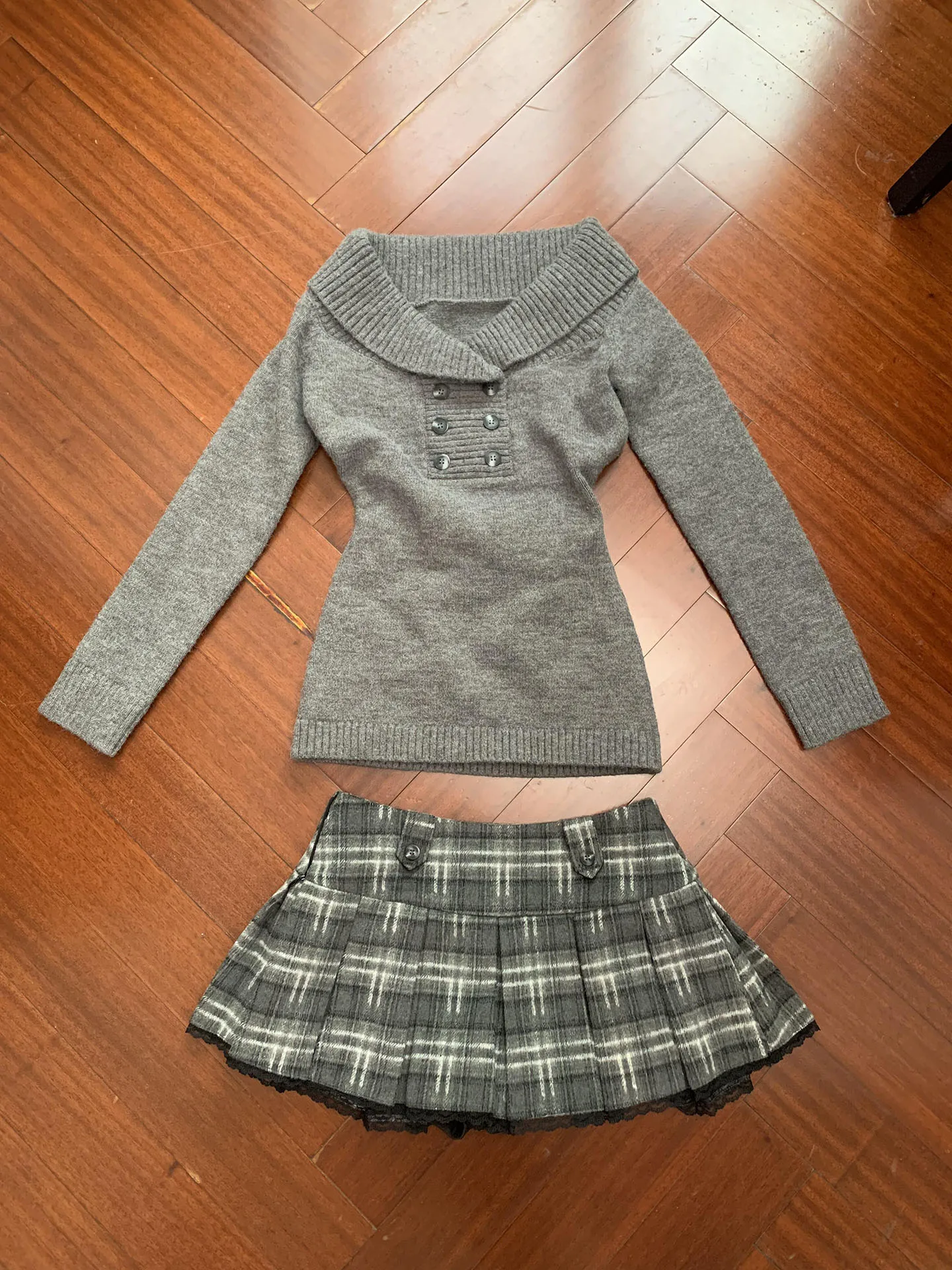 

Корейский модный женский вязаный свитер на одно плечо с длинным рукавом, весенний, с двойными пуговицами, утягивающий талию, стройнящий топ