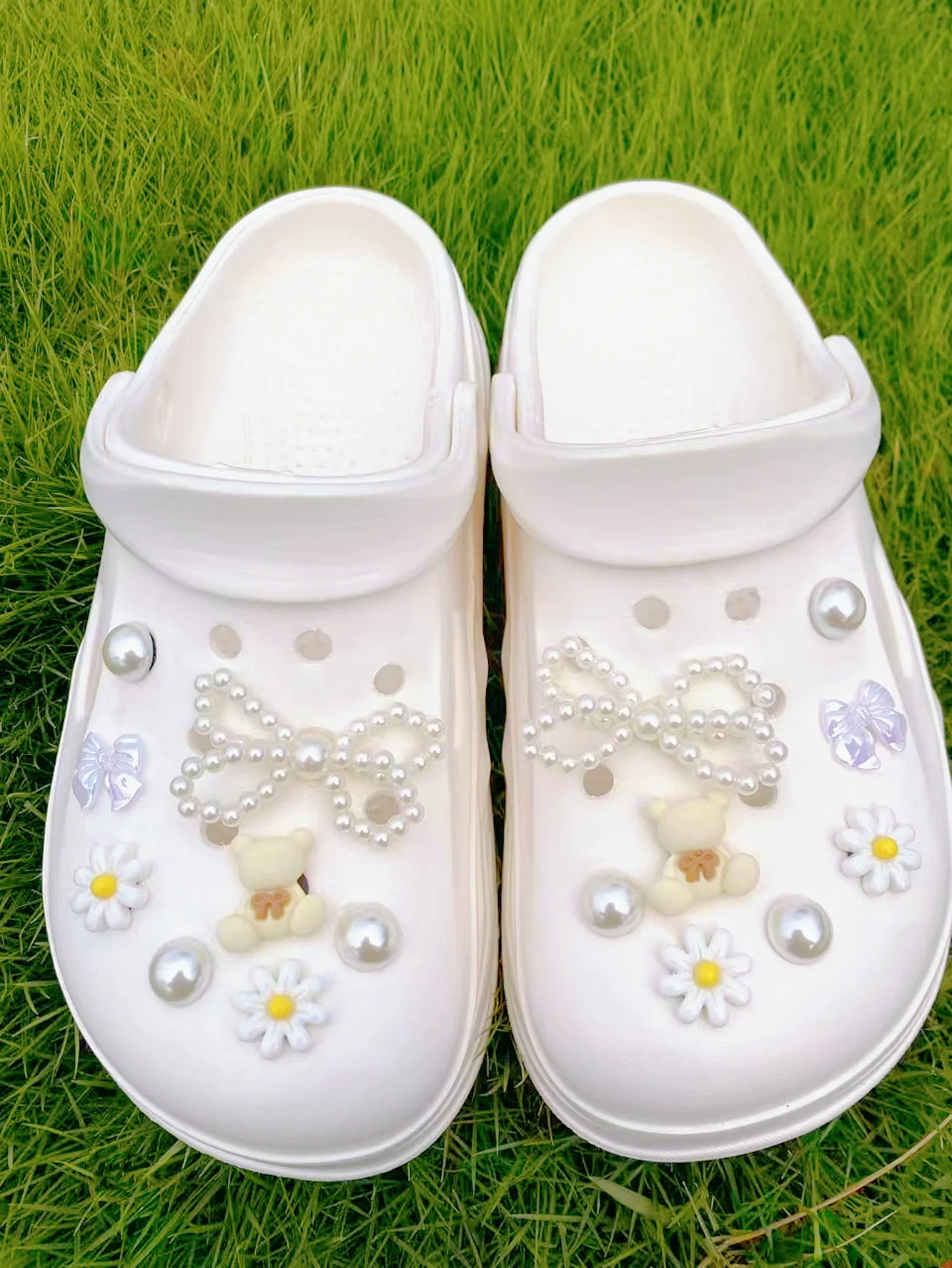 16 piezas de cuentas beige, lazos de perlas ABS, oso y otras decoraciones de hebillas de zapatos DIY, accesorios multifuncionales para clip de zapatos