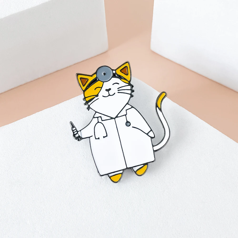 Hanreshe Creative Cat Doctor Enamel Pin Brooch Medical Veterinary Lapel Backpack Badge Funny Jewelry for Nurse Medicine Student