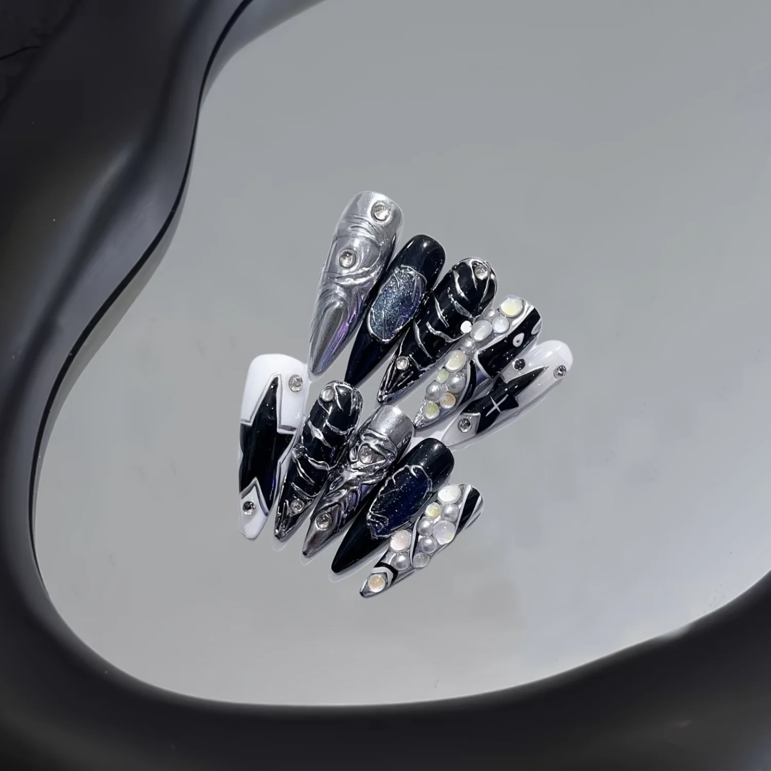 

Black and Silver Mixed Color Long Drop Shape Press On Nails with Star Pattern and Glossy Finish - Handcrafted Wearable False Nai