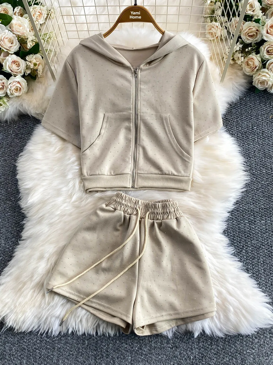 Hot Girl Casual Sports Set Women's New Super Fire Drill Zipper Hoodie Two-Piece Set High Waist Shorts Fashionable Summer Outfit