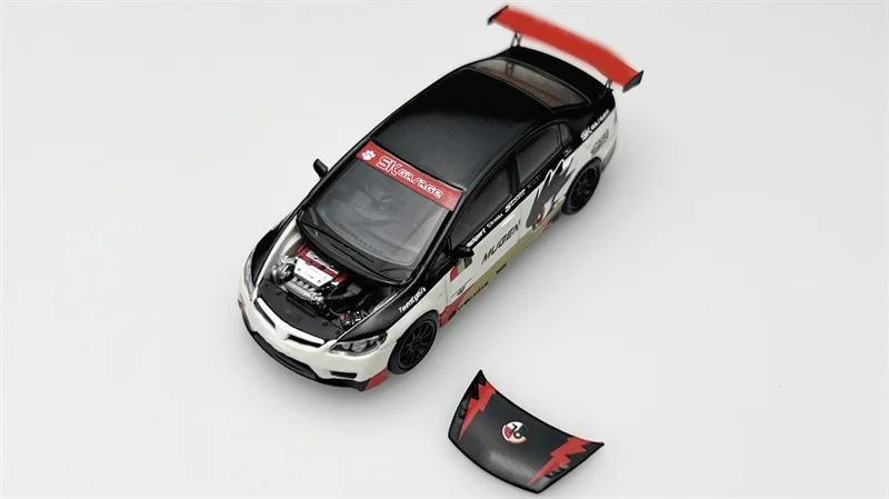 

Коллекционная модель автомобиля MOTORHELIX 1:64 CIVIC TYPE R / R35 из литого металла
