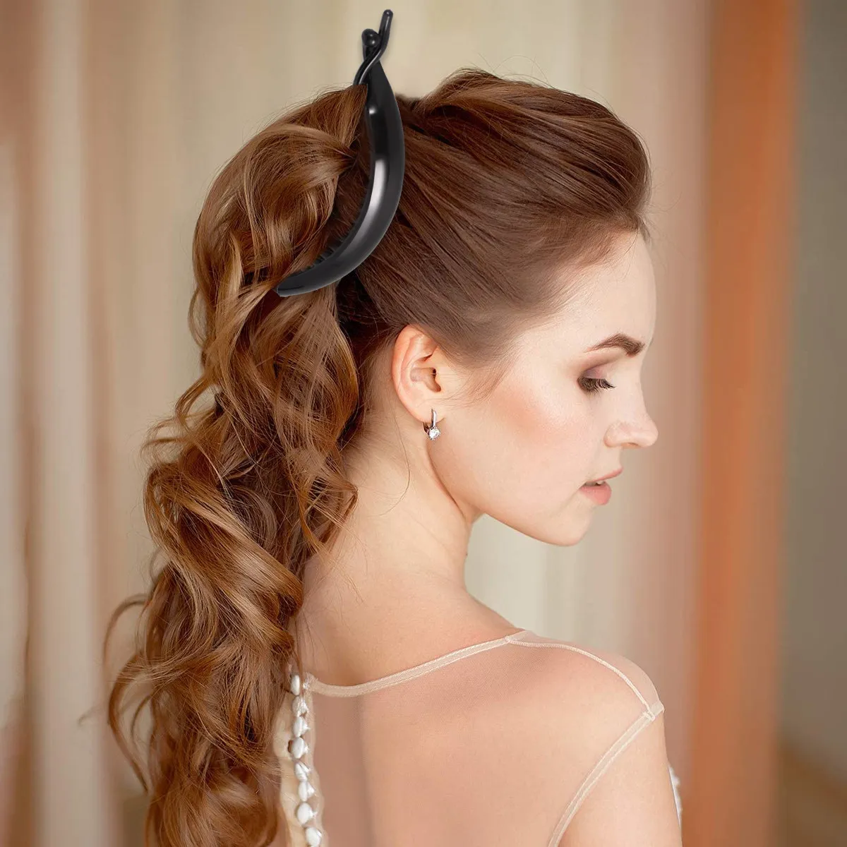 

Набор из 4 стильных заколок-крабов для волос в форме дельфина/банана, большой размер, пластиковые, с двойной функцией (зубчики и безопасный захват для кожи)