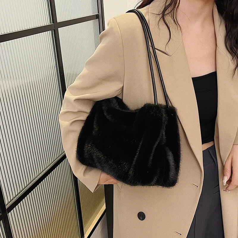 Plüsch Große-kapazität Tasche frauen Herbst und Winter Neue Einfache Schulter Unterarm Tasche Modische Flusen Eimer Handtasche