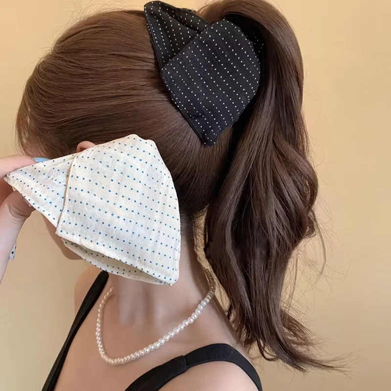 

1/2pcs Simple Polka Dot Triangle Shark Clip Elegant Temperament High Ponytail Clip Fashionable Women's Hair Accessories