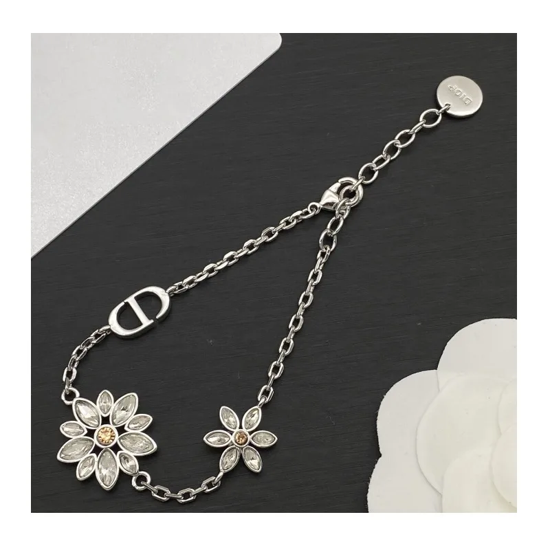 

New Pig Nose Frost Flower Diamond Letter Bracelet Letter Premium Light Luxury Pearl Bracelet