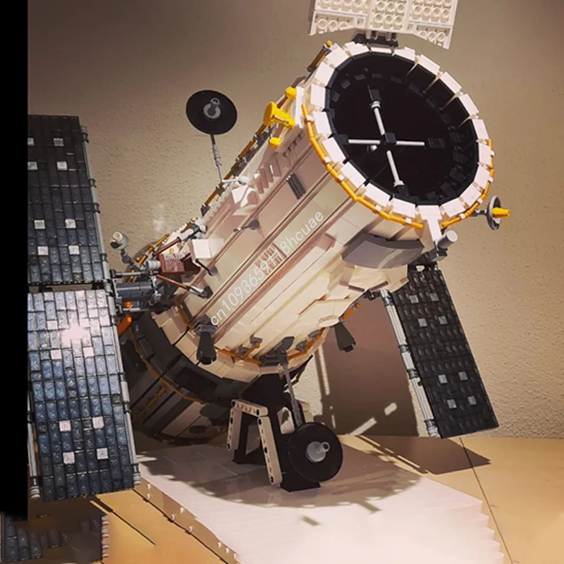 5027 pz MocSpace Serie Hubble Spazio Telescopio Scala 1:25 Blocchi di Montaggio Mattoni Giocattoli FAI DA TE per I Bambini Vacanza Gif