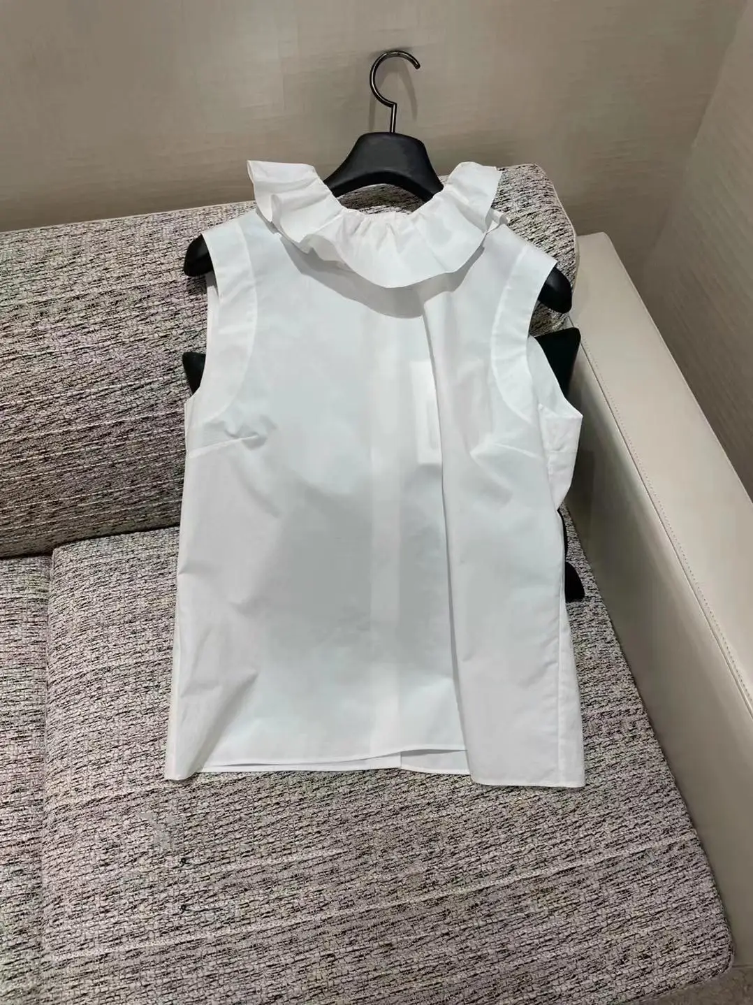 

Summer 2025 White irt Women's Ba Button Design No-Sve Reverse Wear Ruffle Collar Unique Sle Cotton Loose Fit Commute...