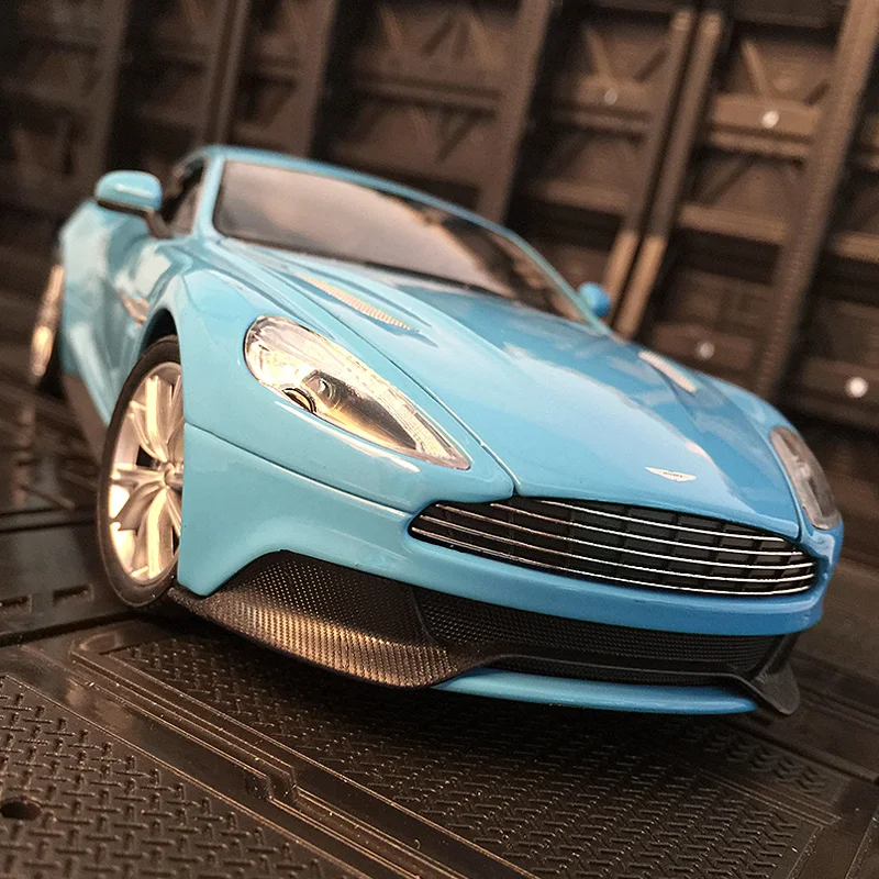 1:24 simulation of Aston Martin Vanquish car model metal ornaments collection 007 car gift for friends and children's toy car