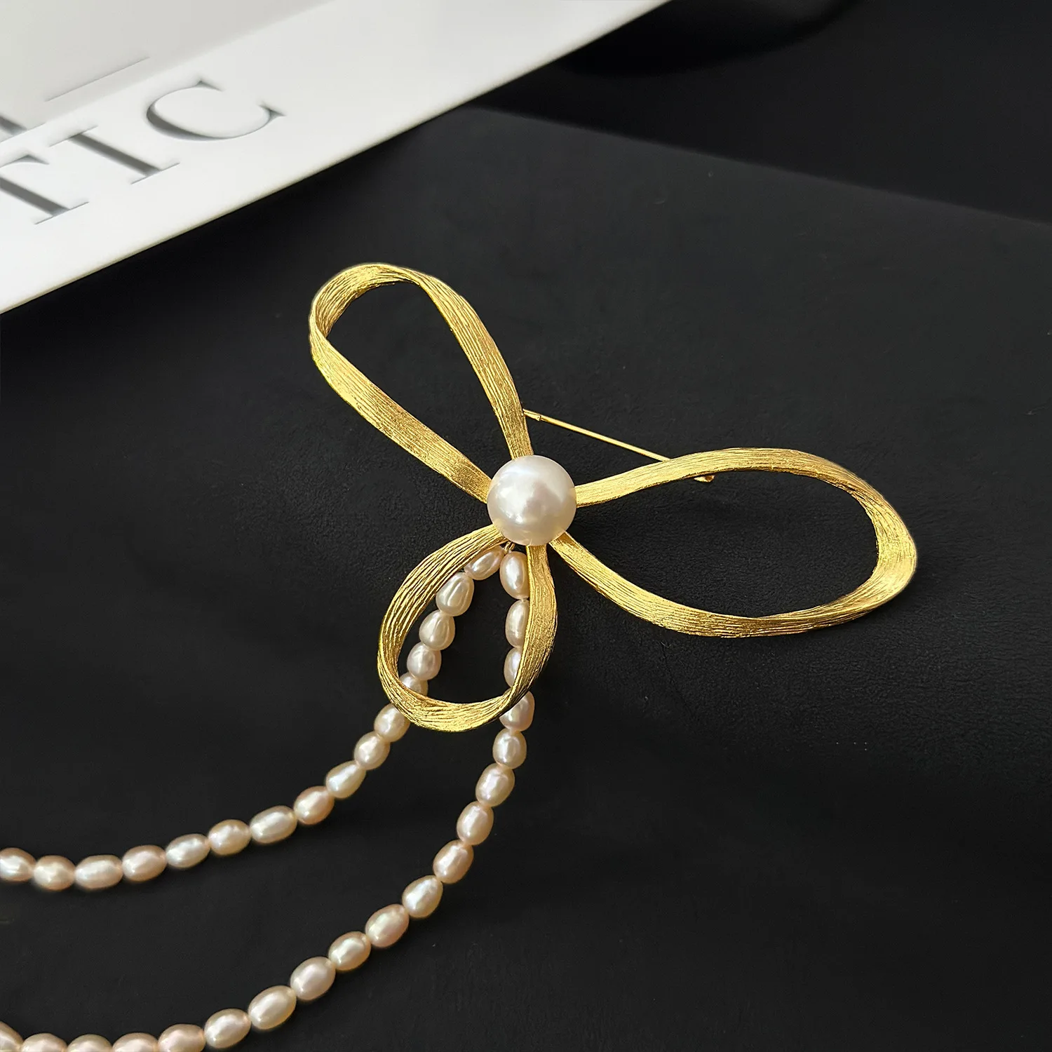 

Vintage Handmade Freshwater Pearl Bow Brooch with Tassel Elegant High-end Clothing Accessory for Women