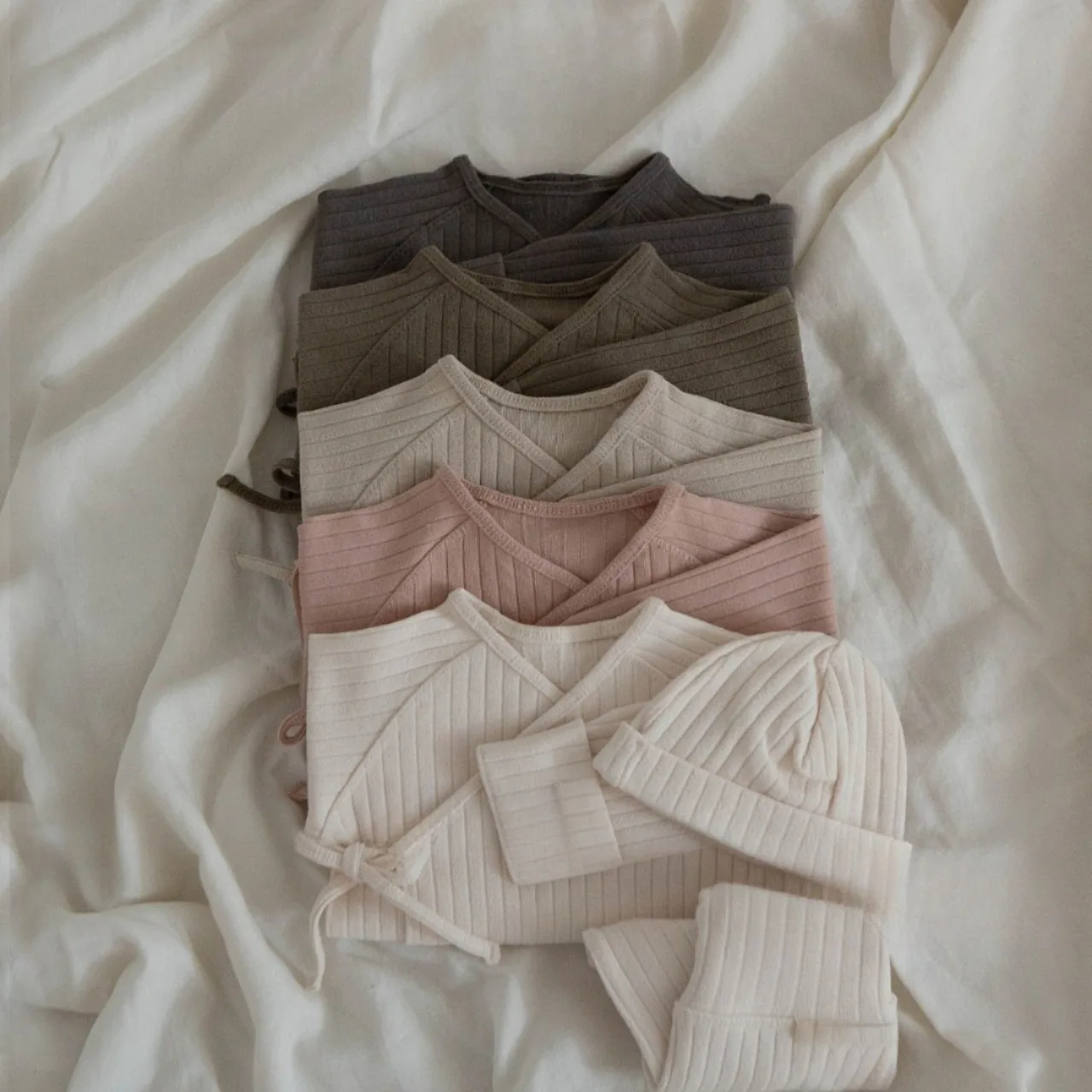 2026 New Korean Baby Boys and Girls Warm Set Spring and Autumn Winter Pit Striped High Waist Pants Hat Three Piece Set