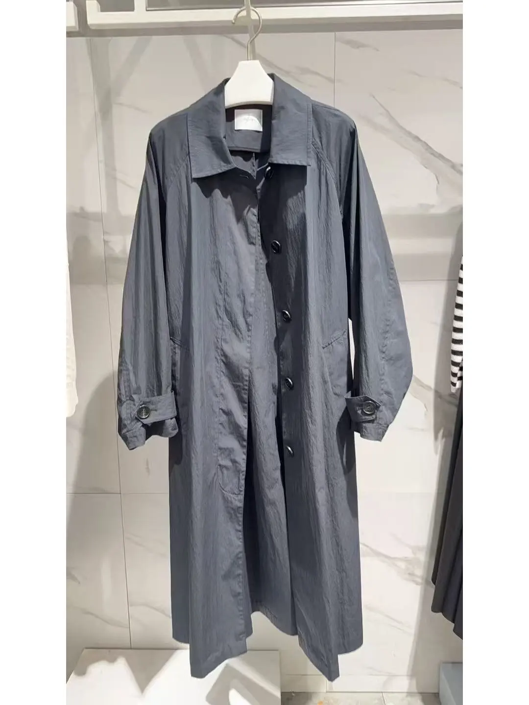 

Длинная повседневная ветровка с лацканами Bla, женское свободное пальто для поездок на работу, тонкий материал, длинный воротник свека на одной пуговице