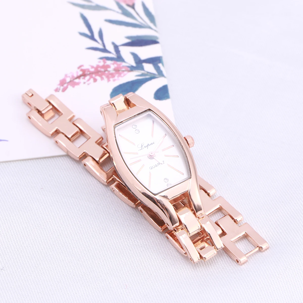 

1Pcs Stylish Noble Quartz Wristwatch Elegant Ladies Watch Perfect Gift Birthday St. Valentine's Day