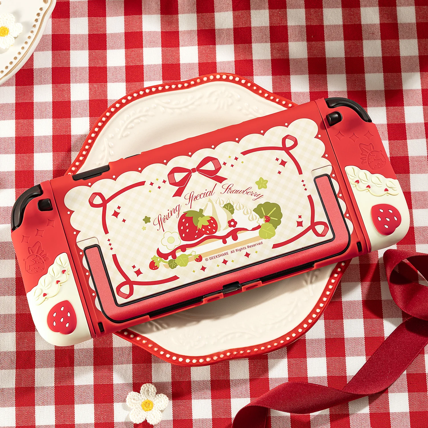 Silikonowe etui ochronne Geekshare i osłonki Joy-Con do Switch 2 z 1 parą personalizowanych nakładek na analogi, Spring Strawberry — zdjęcie produktu 2