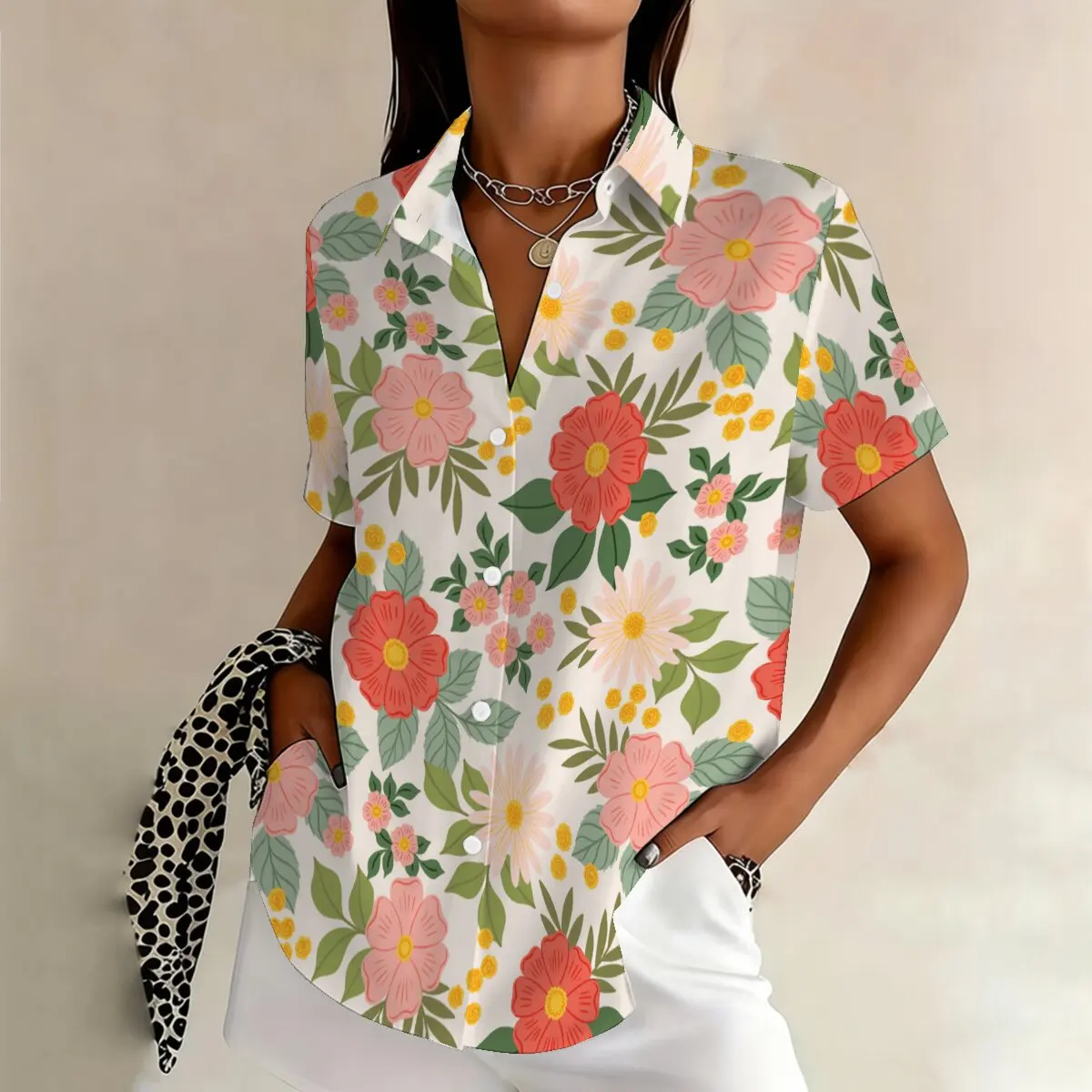 

Plus-size women's floral short-sleeved shirt, slimming and suitable for all body types, a versatile everyday shirt for summer.