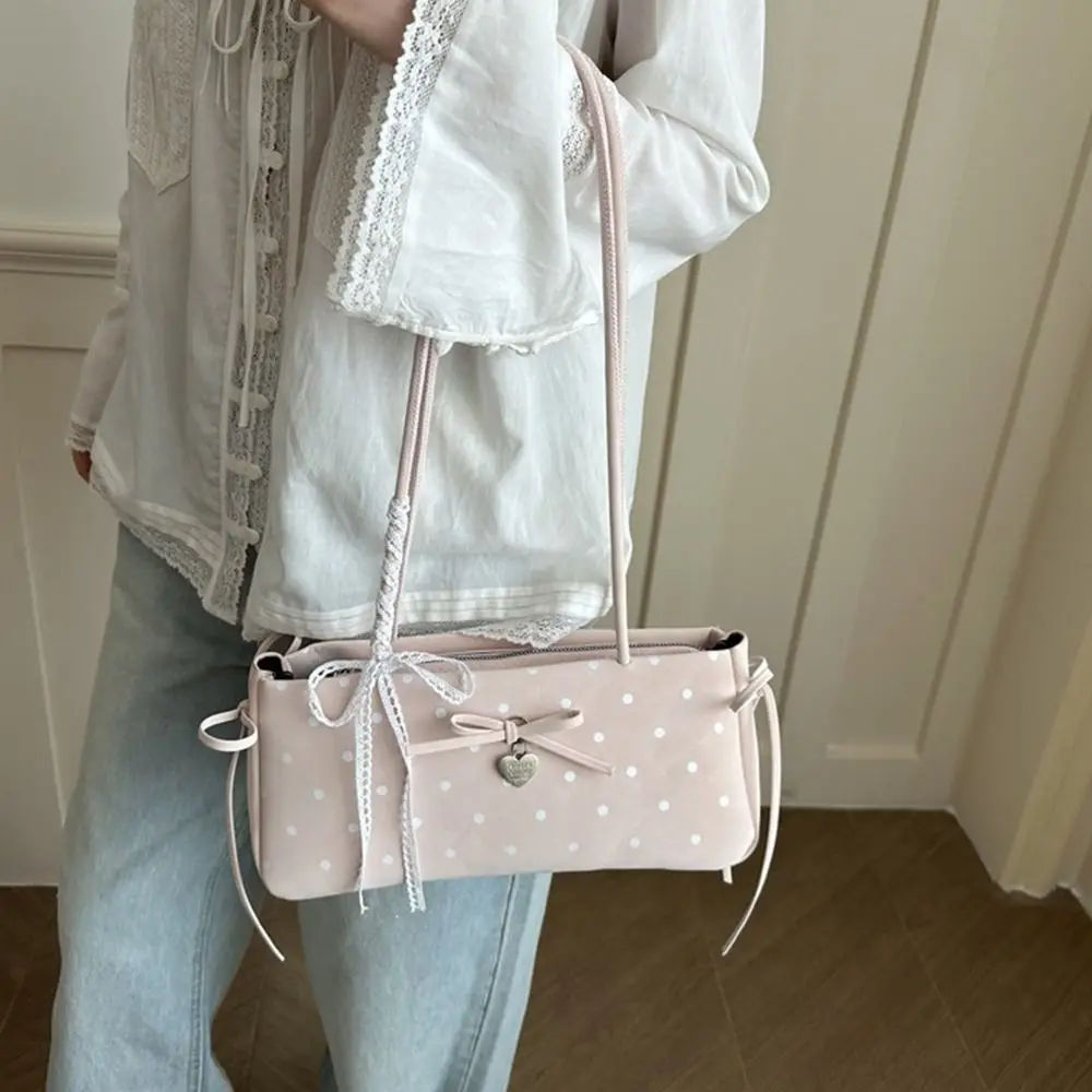 Modische Y2k Kissen-Tasche mit Polka-Dots und Charm-Anhänger, Große Kapazität, Langer Schulterriemen, Schultertasche für Damen – Detail 10