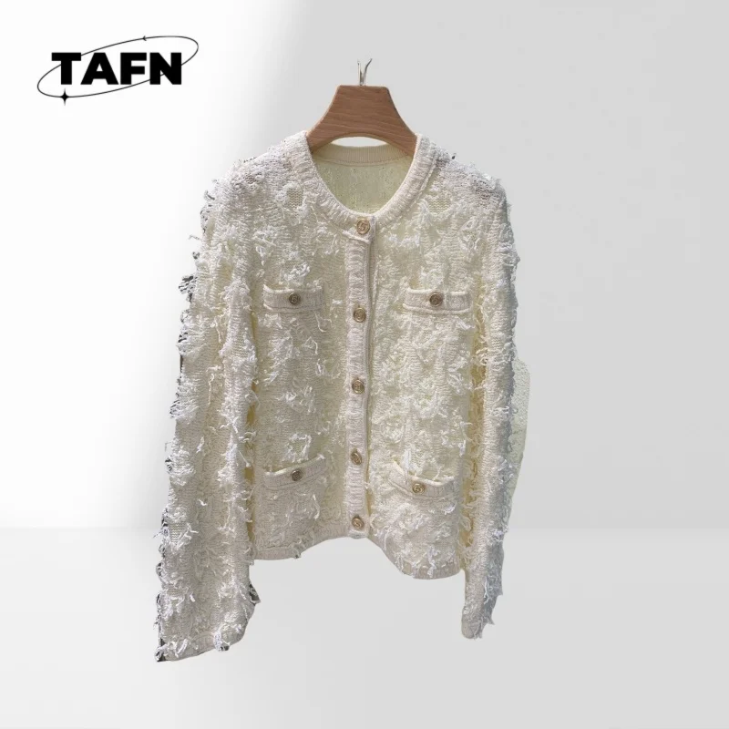 

Premium 2025 Cashmere Cardigan, Vintage-Inspired Design for Casual Settings Warmth and Style for Casual Occasions AI0365