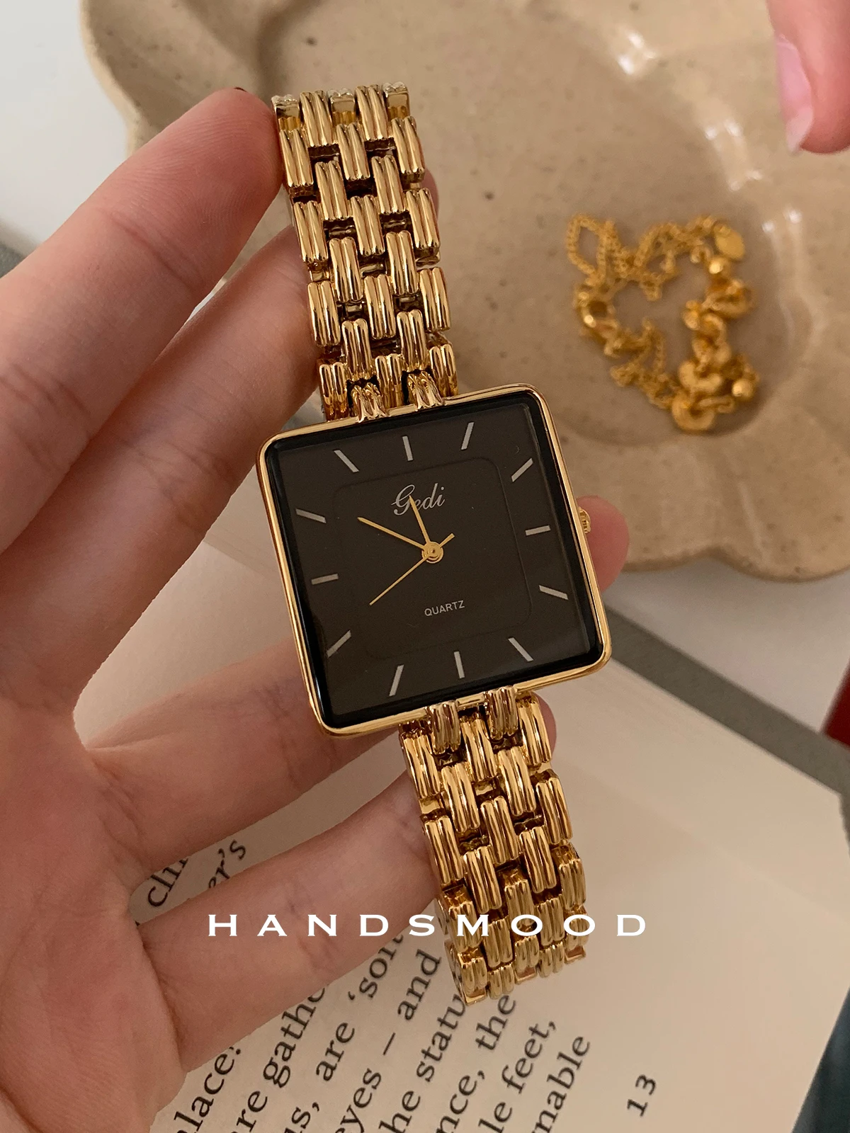 Elegant Women'S Watch Minimalist Black And Gold Square Dial, Classic And Stylish, High-End And Versatile Quartz Watch For Women.