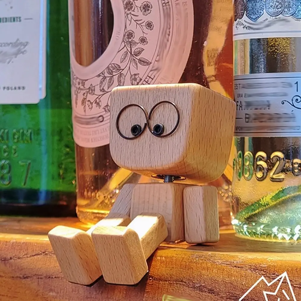 شخصية خشبية صغيرة ساحرة تهز الأقدام تمثال رجل خشبي زينة لوحة قيادة السيارة مع 12 قطعة تعبيرات مغناطيسية