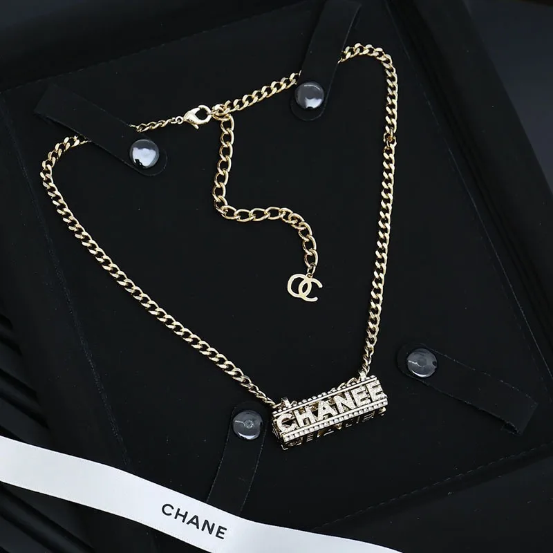 

Новое ожерелье с полыми буквами и круглыми стразами цвета шампань, элитный дизайн, текстурированное, элегантное, для создания образа интернет-знаменитости