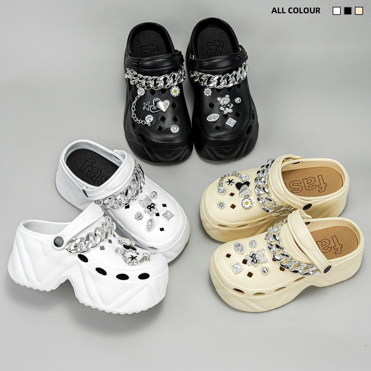 Novidade de Verão: Sandálias Clogs Femininas de EVA com Coração de Desenho Animado, Corrente Grossa Prateada e Laço de Urso, Versáteis e Modernas, par