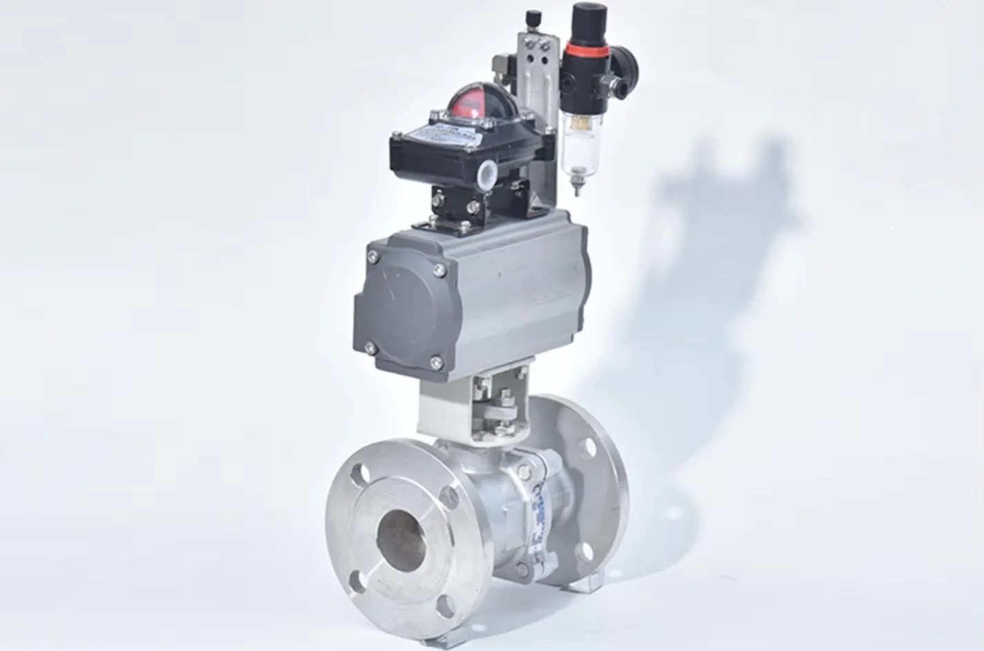 DN20 Pneumatic stainless steel flange ball valve Q641F-16P steam oil high temperature switch cut off flow regulating valve