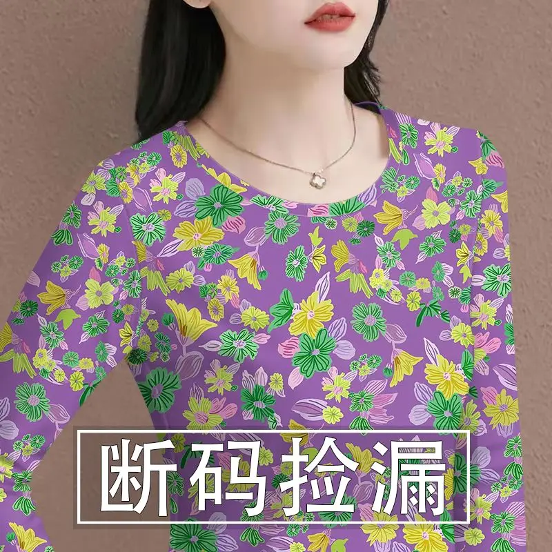 Autumn Winter Long Sleeved T-shirt for Women Round Neck Thin Cut Western-style Floral Top Slimming Off for Women Wearing Outside