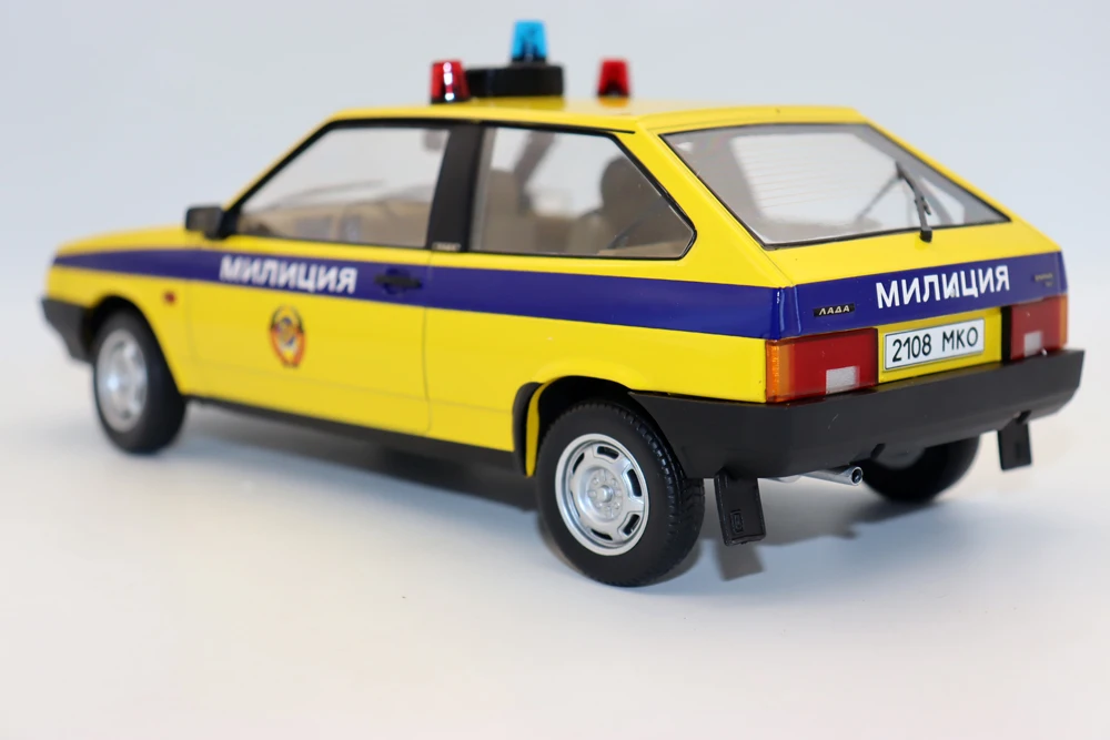 Triple 9 Collection 1 18 Scale Lada 2108 Samara Traffic Police USSR 1989 Diecast models for collection gift toys