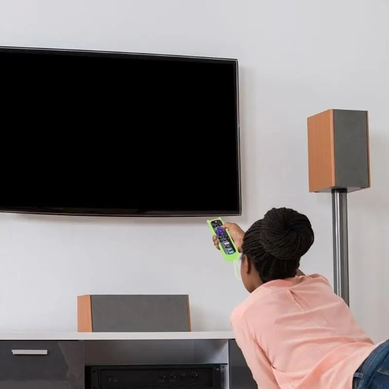 حالة حماية سيليكون K1AA لعناصر التحكم عن بُعد ROKU2 تضيء في الضوء المنخفض