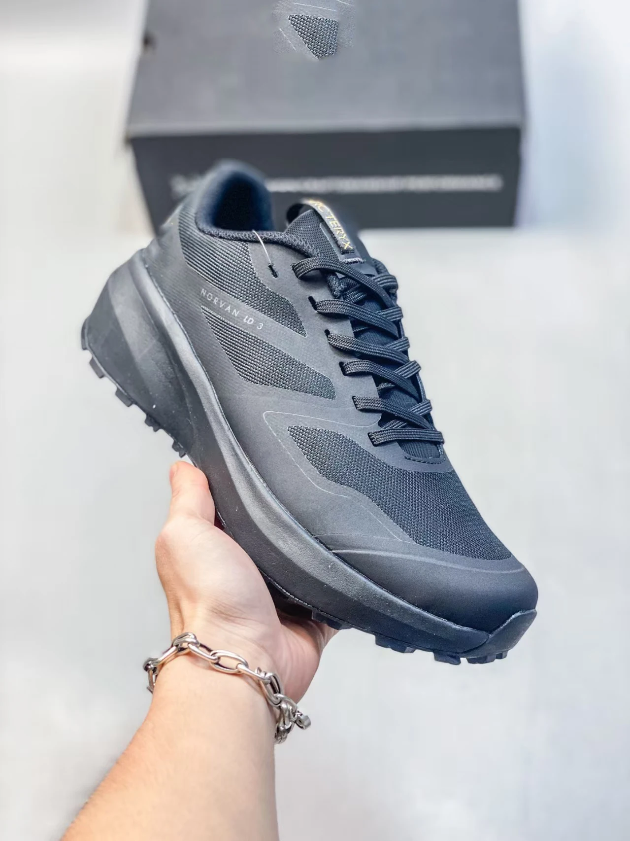 

2025 New Summer Bestselling Walking Shoes Cushioned Breathable Outdoor Hiking Shoes Sports Casual Walking Shoes Sneakers