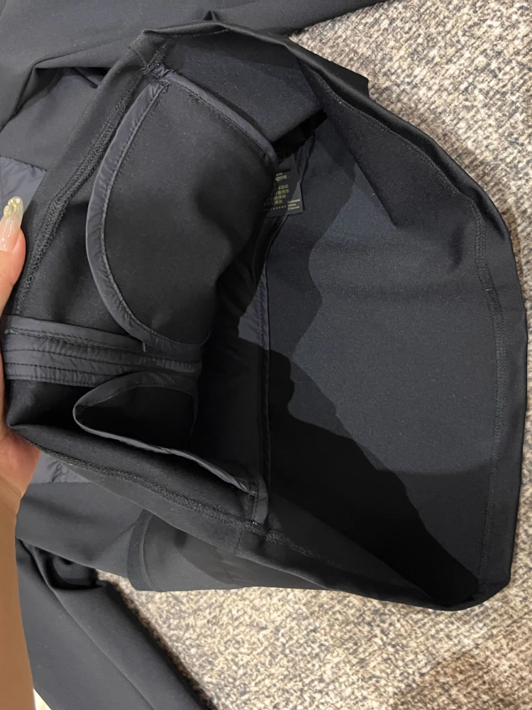 90 أوزة أسفل سترة 2025 خريف/شتاء التباين اللون خياطة ملابس اليوغا مقنعين سترات قصيرة المرأة معطف منتفخ رياضي غير رسمي