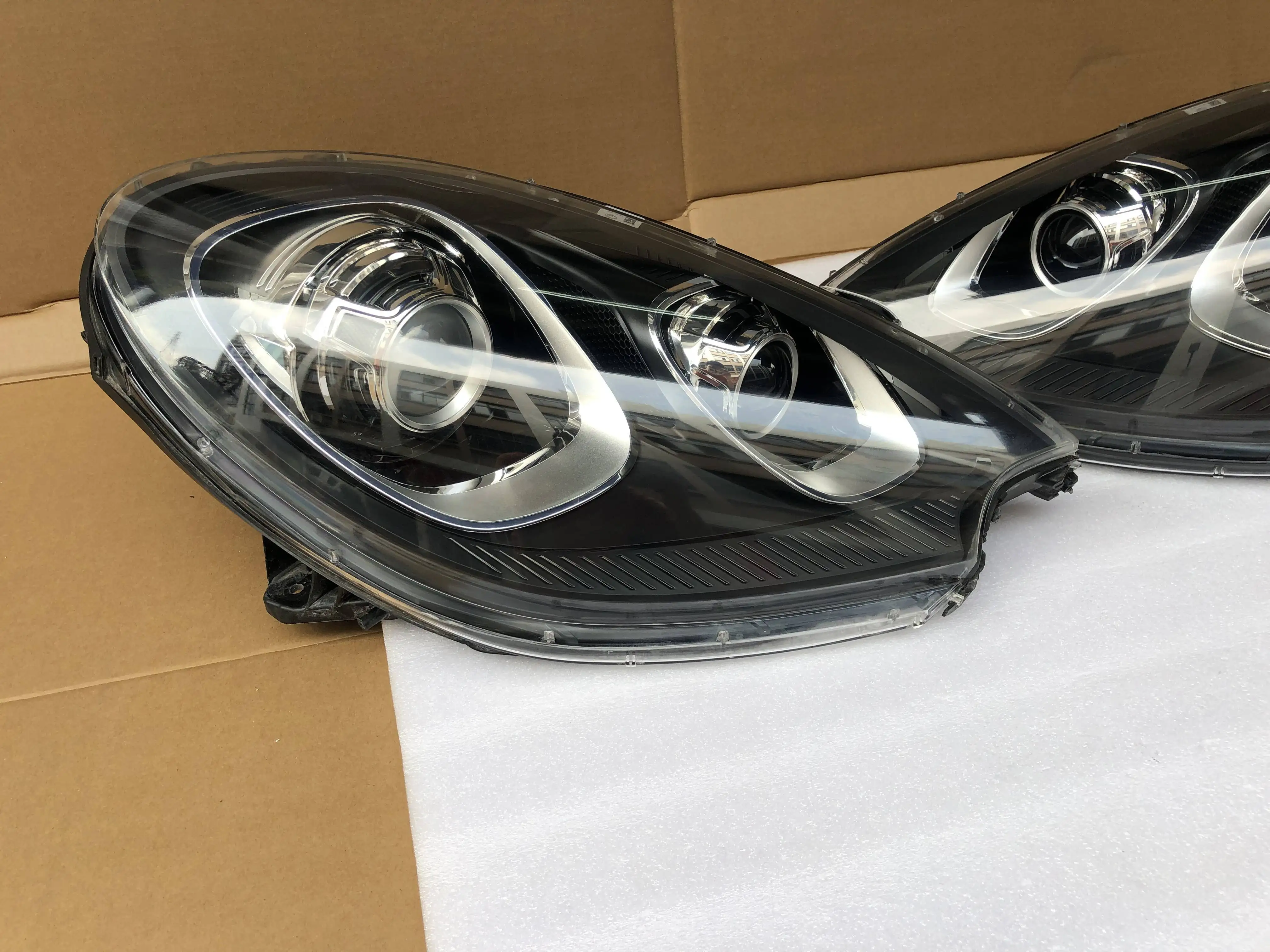 للتسليم السريع الأصلي المستخدمة زينون ترقية Led 2014 2015 2016 2017 جودة عالية 95b بورش ماكان المصباح