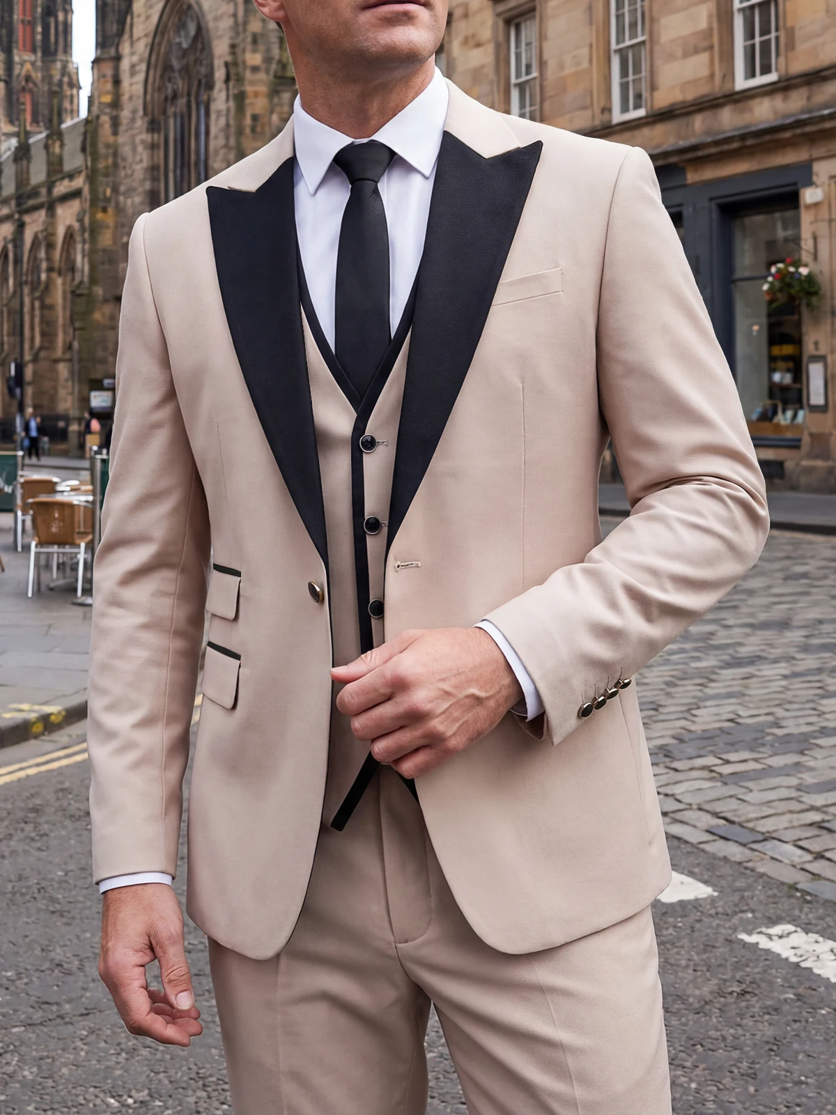 

Модный мужской костюм-тройка: пиджак с отложным воротником, брюки и жилет, приталенный крой, однобортный, полный комплект (пиджак, жилет, брюки)