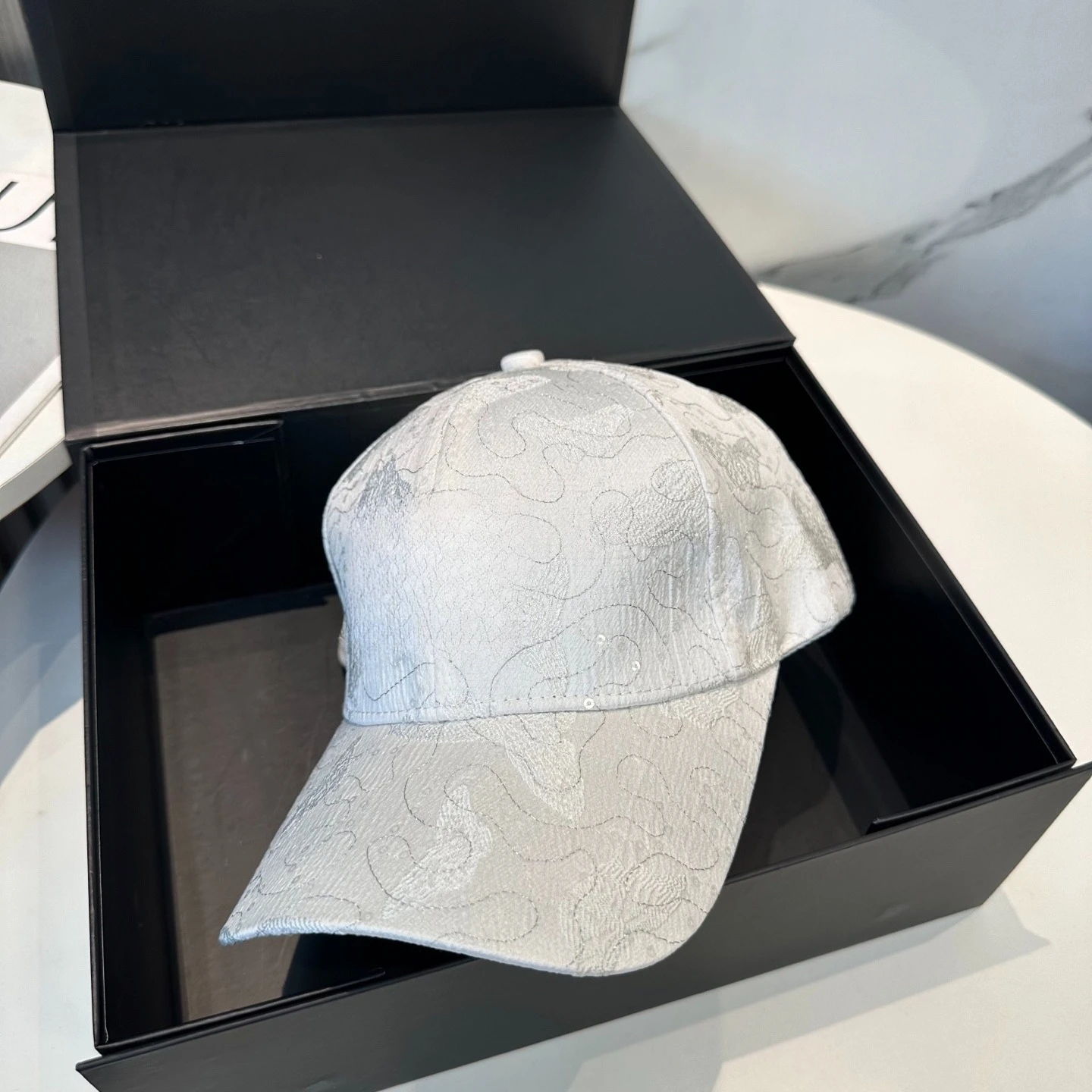 

Дизайнерская бейсболка с вышивкой и широкими полями для защиты от солнца для женщин, уличная походная шляпа, впитывающая влагу, роскошный праздничный подарок