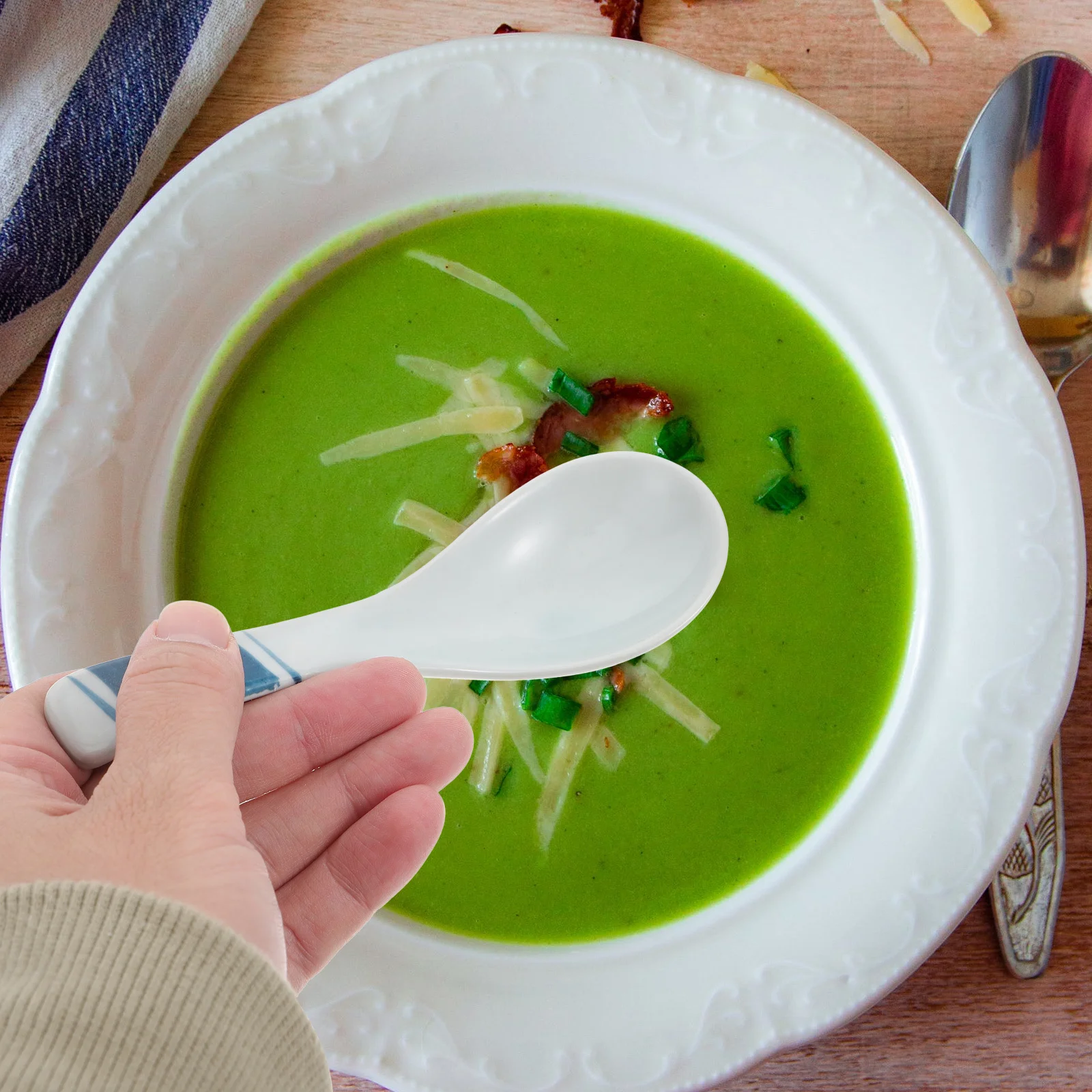 

4Pcs Ceramic Spoons Japanese Style Classic Household Soup Rice Eating Spoons Ergonomic Handle Smooth Surface Kitchen