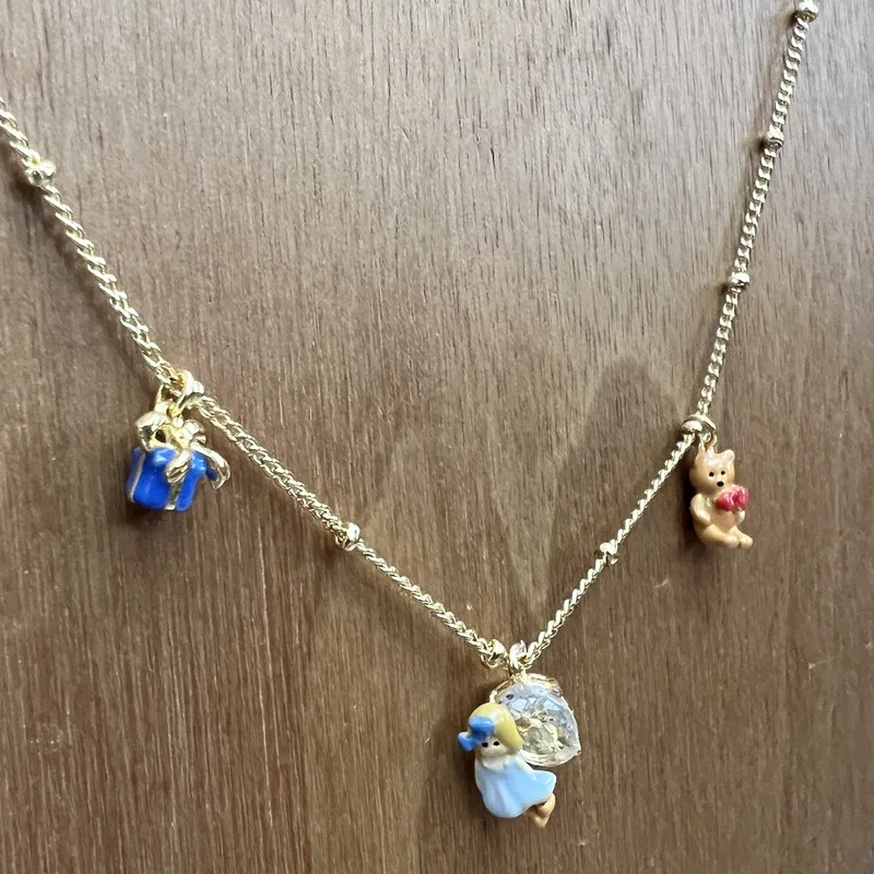 

Vintage Style Trendy Niche Design Fairy Tale Cartoon Finger Little Cute Girl Small Bear Charms Present Box Pendant Necklace Girl